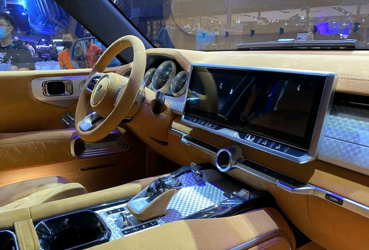 装记 坦克700又要火了,预售4天订单破3万,仅30万就有百万档次