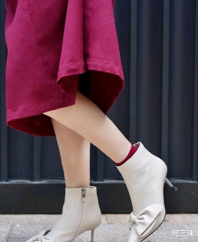 穿衣搭配|职场穿搭不要只会西装配西裤，可以尝试其他的风格，别有一番风味