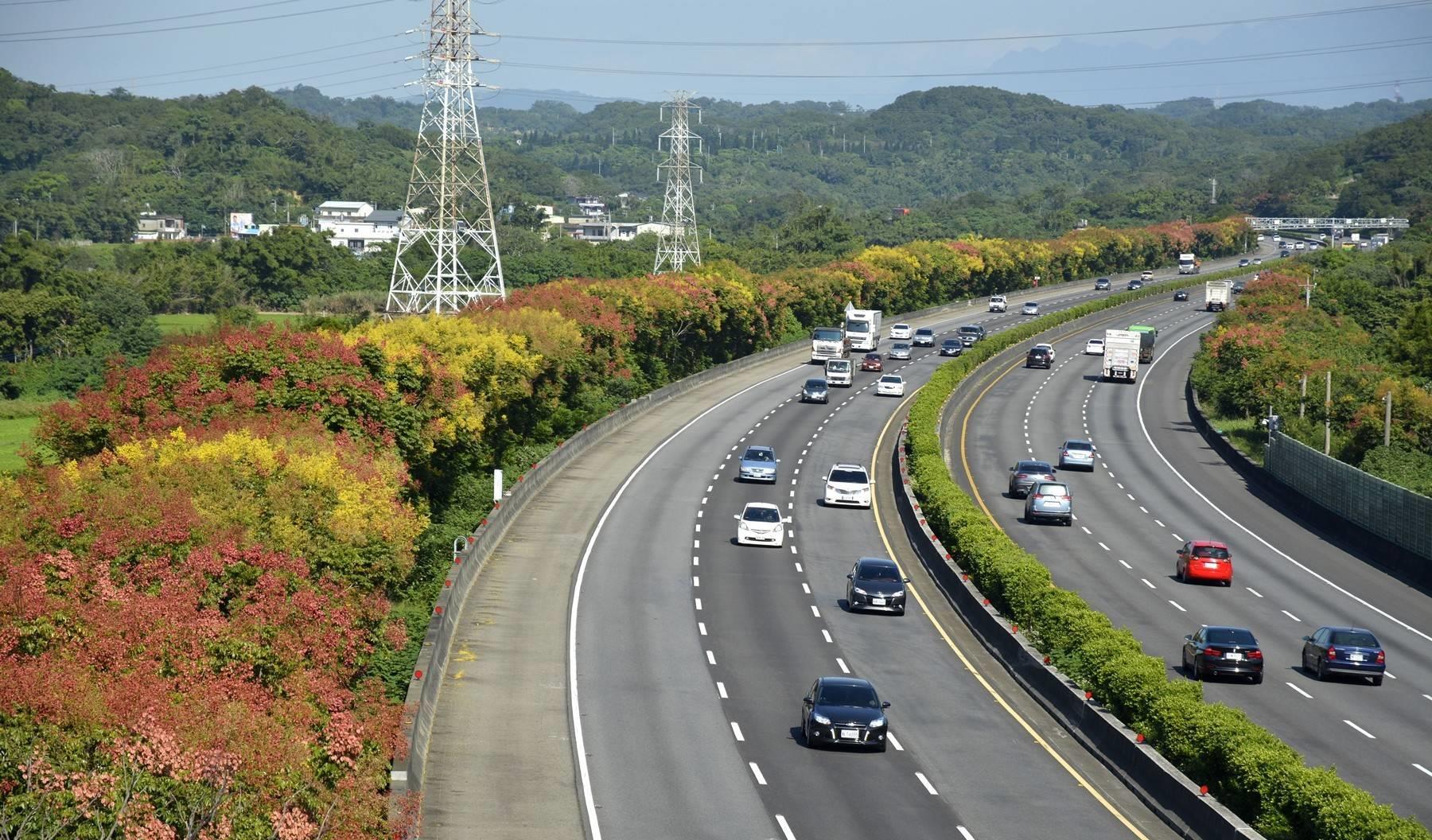 车轮的美好小时光 国道最右边白实线车道可以行驶吗