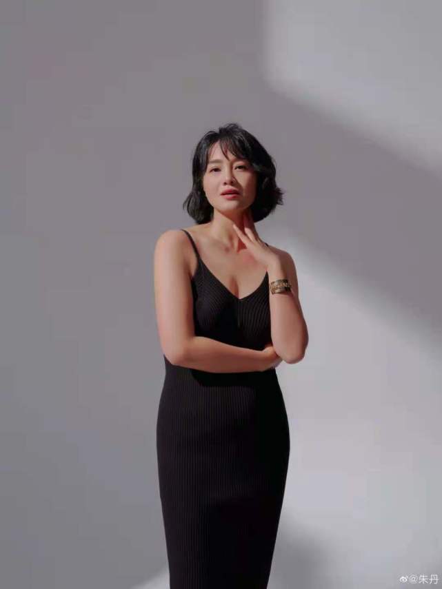 刘诗诗|朱丹首次晒二胎照片，单手抱娃逛街超娴熟，大腹便便产后恢复不理想