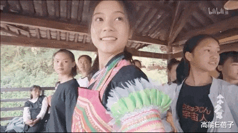 高能E蓓子 穷人家的孩子学艺术，只能变成“会琴棋书画的韭菜”？