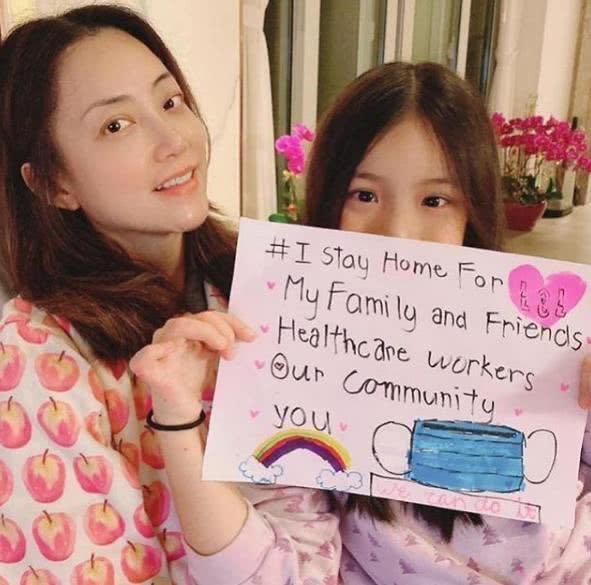 谢霆锋|她陪伴谢霆锋23年,未结婚却生下女儿,今50岁仍是单亲妈妈