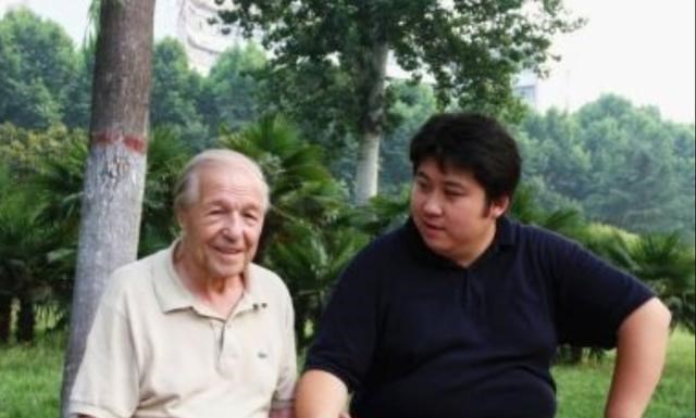 宋扬|中国小伙为瑞士房东养老送终，瑞士房东临终前：想长眠于中国