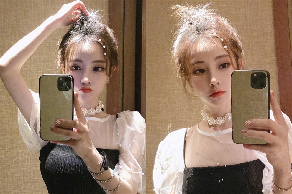 冯提莫|冯提莫更新了自己的动态，对着镜头自拍，原相机下的颜是真的很可以