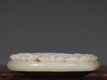 和田玉籽料|清代 和田玉籽料凤纹带板。