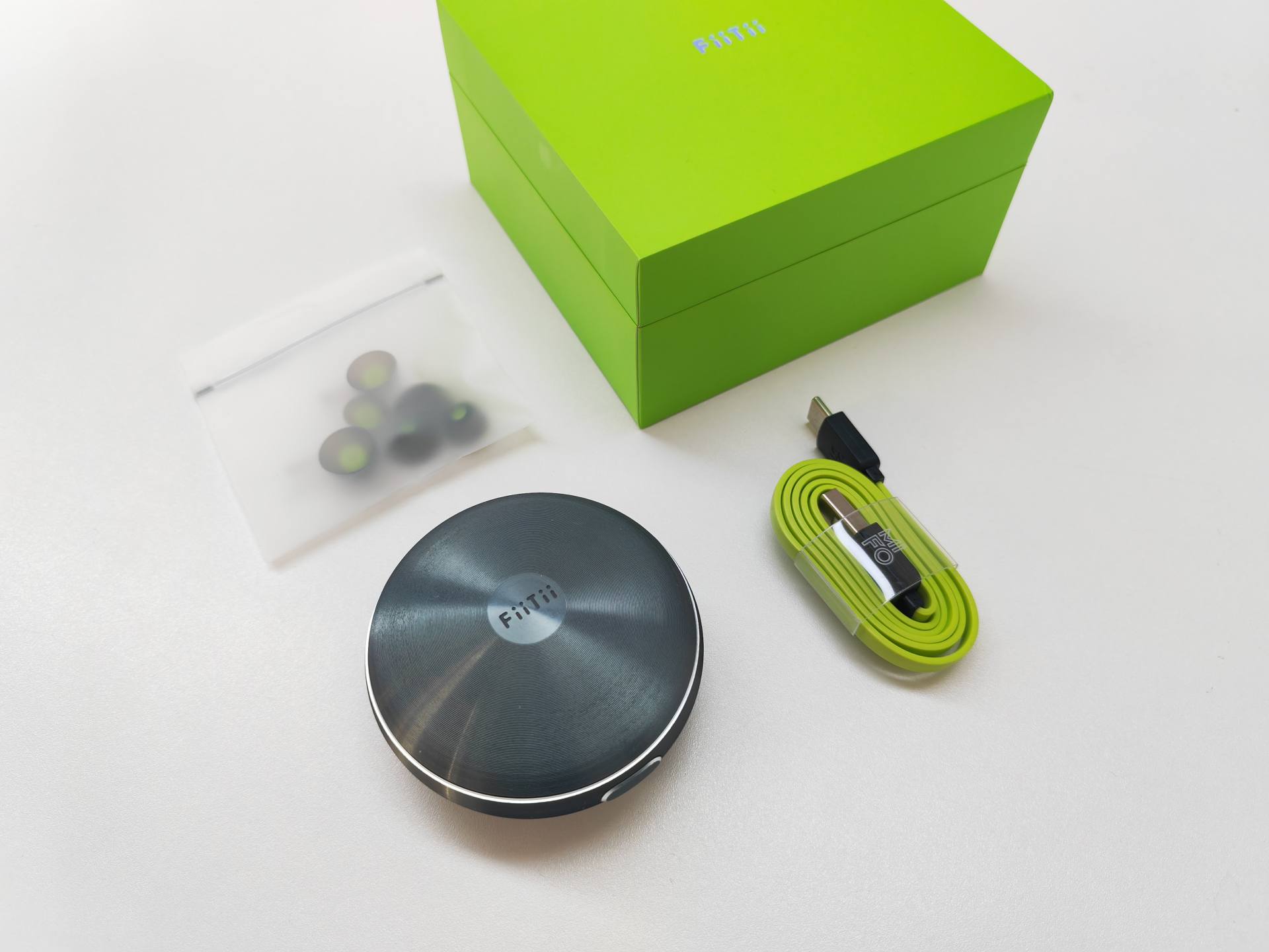 无线耳机|魔浪HiFiPods一圈两铁无线耳机：千元国货畅享音乐盛典！