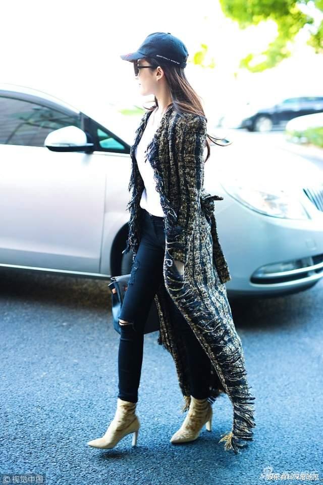 刘亦菲|刘亦菲现身机场，“小香风”外套优雅迷人，神采飞扬尽显国际范儿