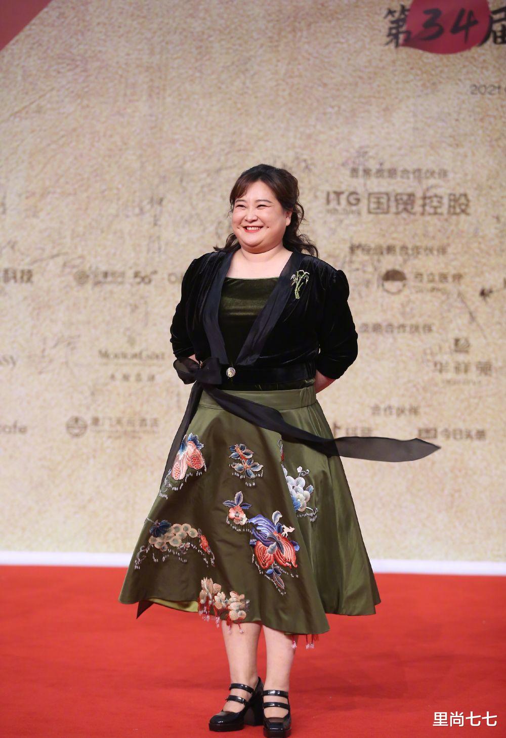 张子枫|黄晓明刘敏涛穿高定也廉价，李冰冰穿古董裙排场无敌，关晓彤翻车