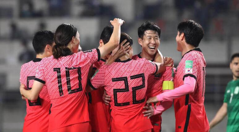 国足|恭喜李铁！恭喜国足！韩国2-1送大礼，末轮输叙利亚也有望晋级