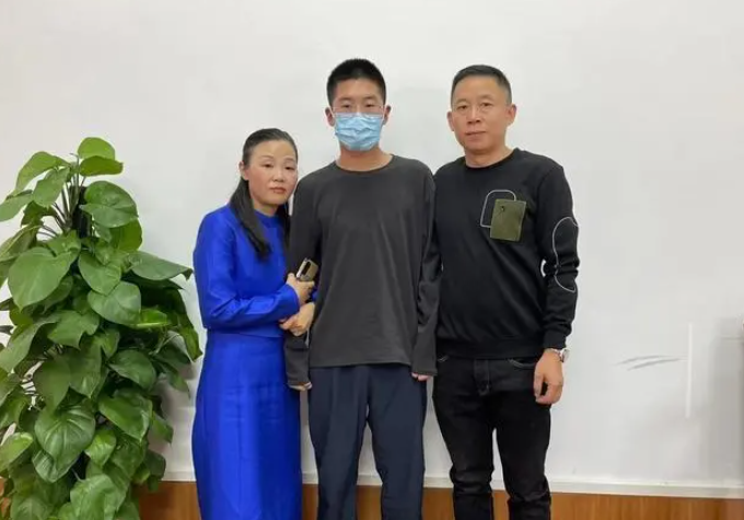 社交平台|孙卓学校尘埃落定，班主任“王妈妈”功不可没，买家态度叫人气愤
