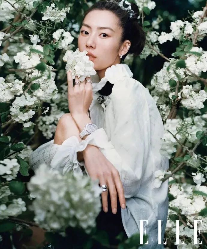 刘雯|14年无绯闻无黑料，却因“自杀式”毁约被封杀？网友：谁敢动她！