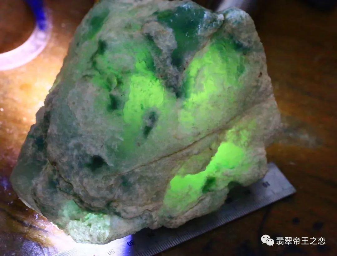 粉彩|追溯原石根源·残酷的缅甸玉枭，四百年带血的翡翠。