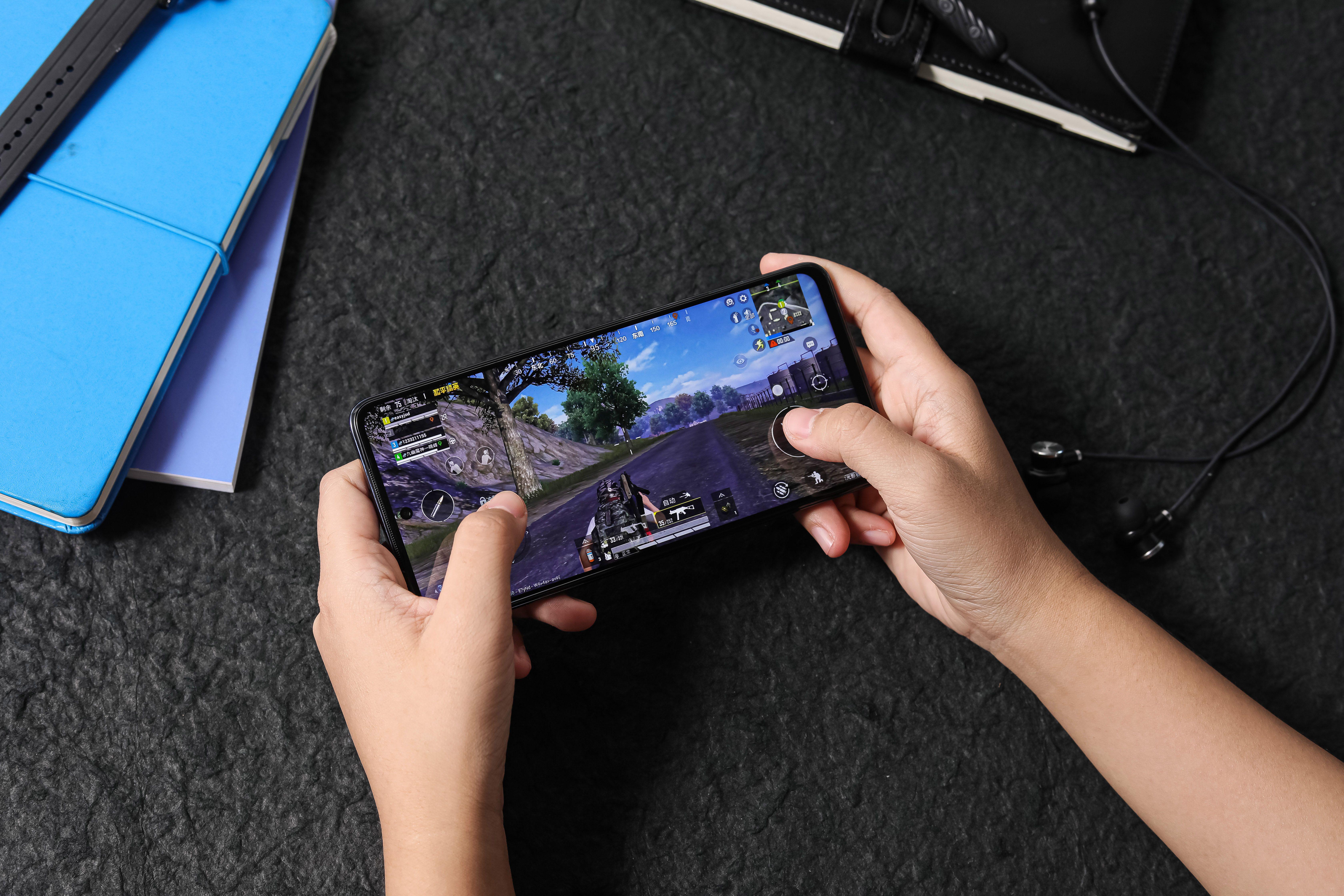 iqoo|10月份安兔兔中端手机排行榜出炉：iQOO Z5荣登第一，很稳！