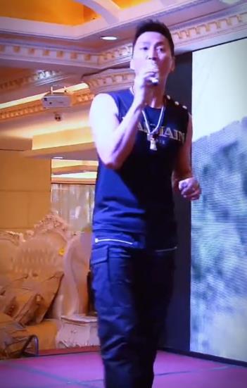 万梓良|在内地生活的香港老艺人：“阿紫”靠退休金，万梓良四处走穴商演