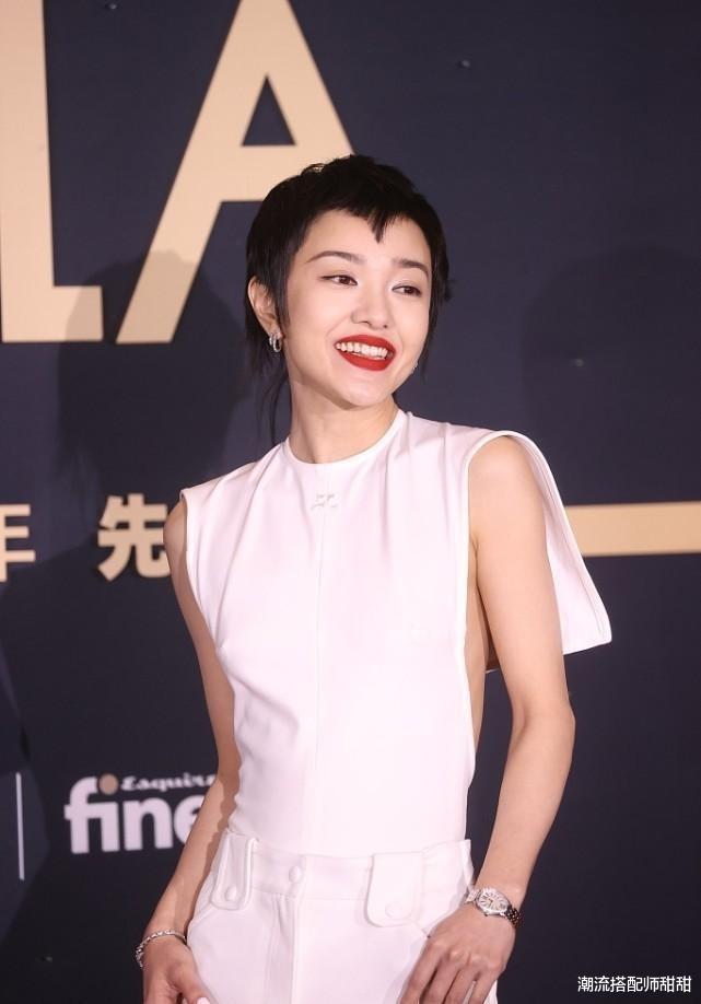 黄渤|时尚先生：张雨绮露一条腿，被冻紫了，郭采洁“猴脸”造型很个性