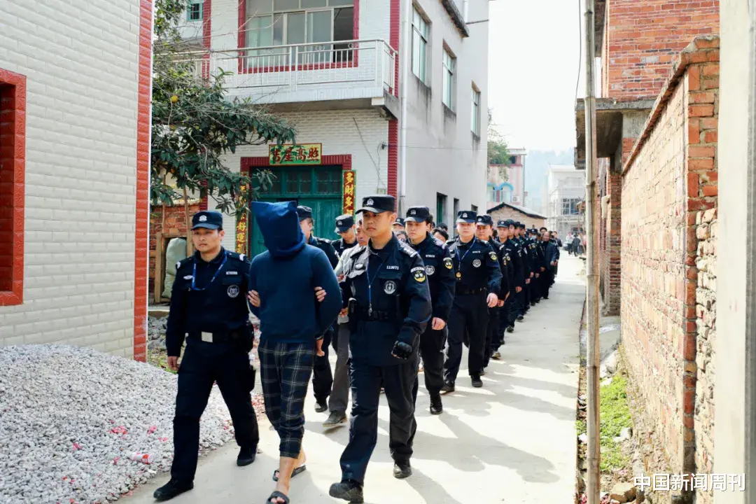 中国新闻周刊 湖南道县“假币江湖”：偏僻村庄家族式犯罪，被戏称“中国第二人民银行”