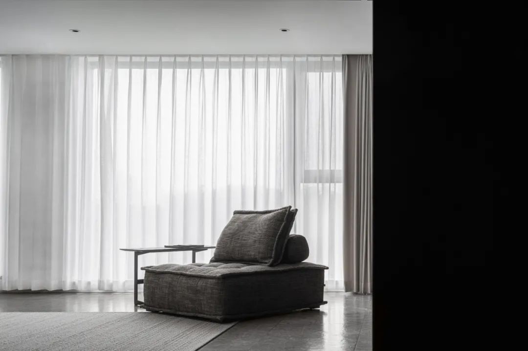 国潮新家丨200㎡极简风落地窗+开放式书房，让生活回归自由舒适