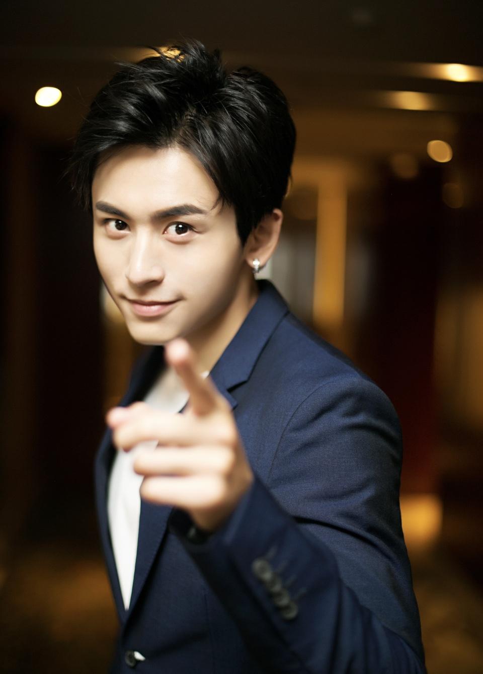 济南新闻网 觉得张哲瀚眼熟吗？当年的“旺仔男孩”就是他，高颜值从小就有了