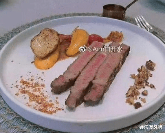 沈眉庄|小乐晒出与林生斌合照，证明自己没有移民，林表情惬意心情不错