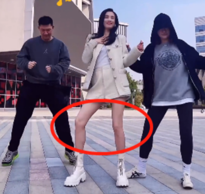 德云社|黄圣依街头热舞好性感！光腿出镜不怕冷，男搭档倒地后笑弯腰