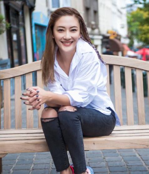 应采儿|应采儿参加活动，有老板给100万想要潜规则，她果断地拒绝了