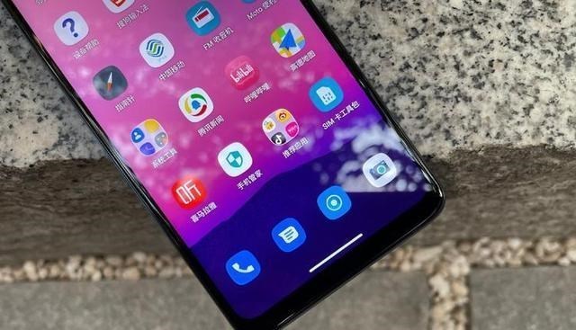 摩托罗拉|摩托罗拉千元5G新品驾到,有颜有内在,120Hz高刷+5000万像素主摄