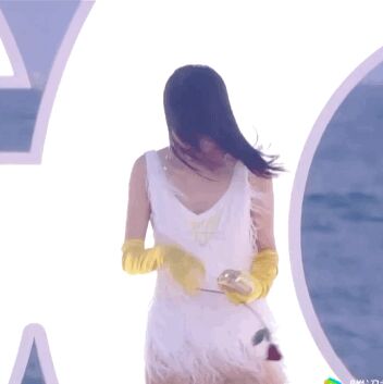 杨天真|GQ人物盛典：杨天真头饰像泡发的枸杞，杨笠头发糊脸又添吐槽点