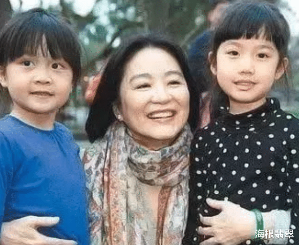 林青霞|64岁恢复单身，拿20亿的赡养费，如今的林青霞过得如同美翠一般洒脱大气！