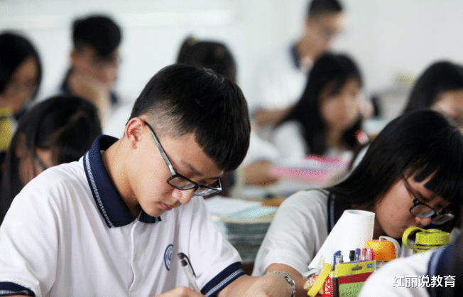 |2021年高考分数惹争议,有人预测会呈现下降趋势,或与新高考有关