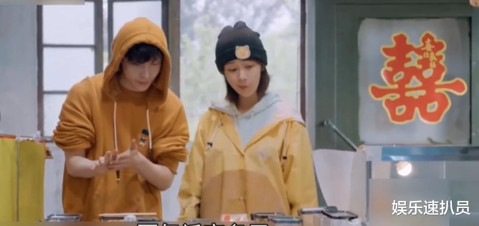 奥特曼|陈赫李诞做客蘑菇屋，穿着奥特曼的道具登场，黄老师看了想打人