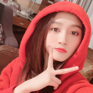 关晓彤|偶遇关晓彤逛街,大长腿很亮眼