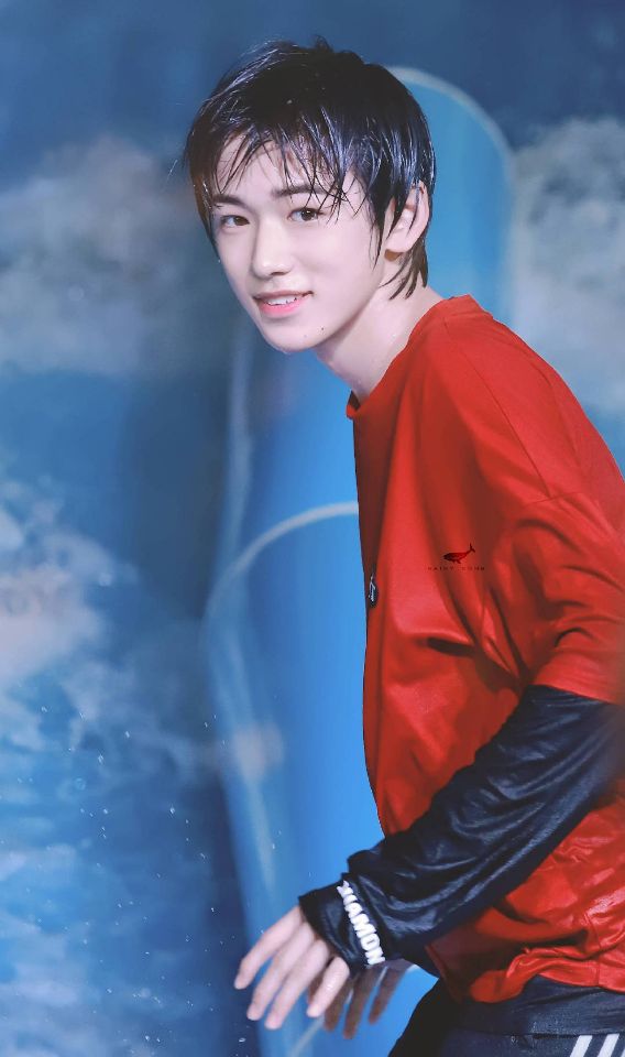 王一博|王一博：我卸妆了，许光汉：我卸妆了，宋亚轩：我化妆了？