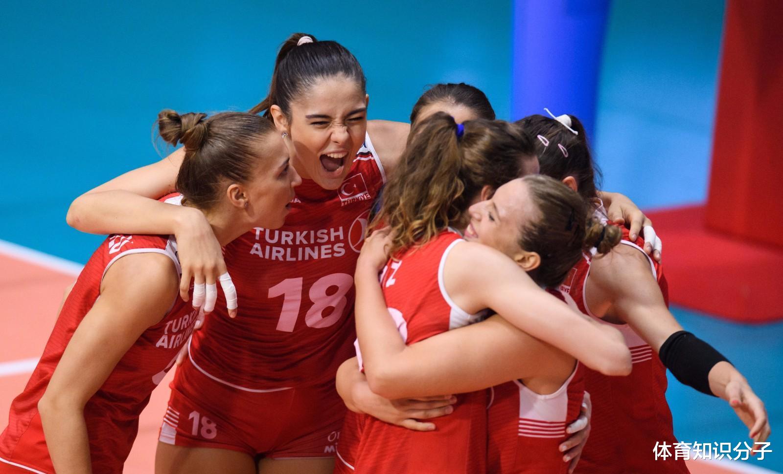 土耳其队|0比2爆出大冷门！女排7连胜强队被打回原形，中国队迎来好机会