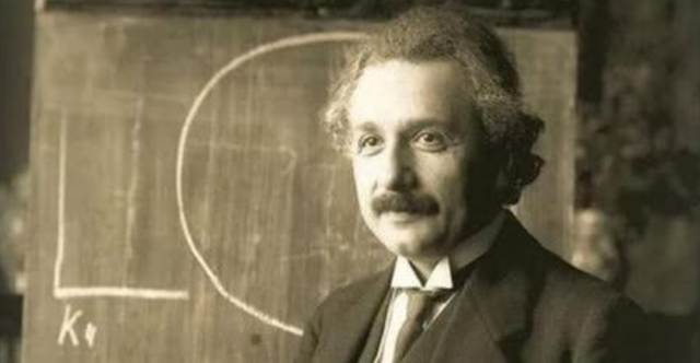 爱因斯坦 跟爱因斯坦交流一个半小时，杨振宁表示：毫无半点收获