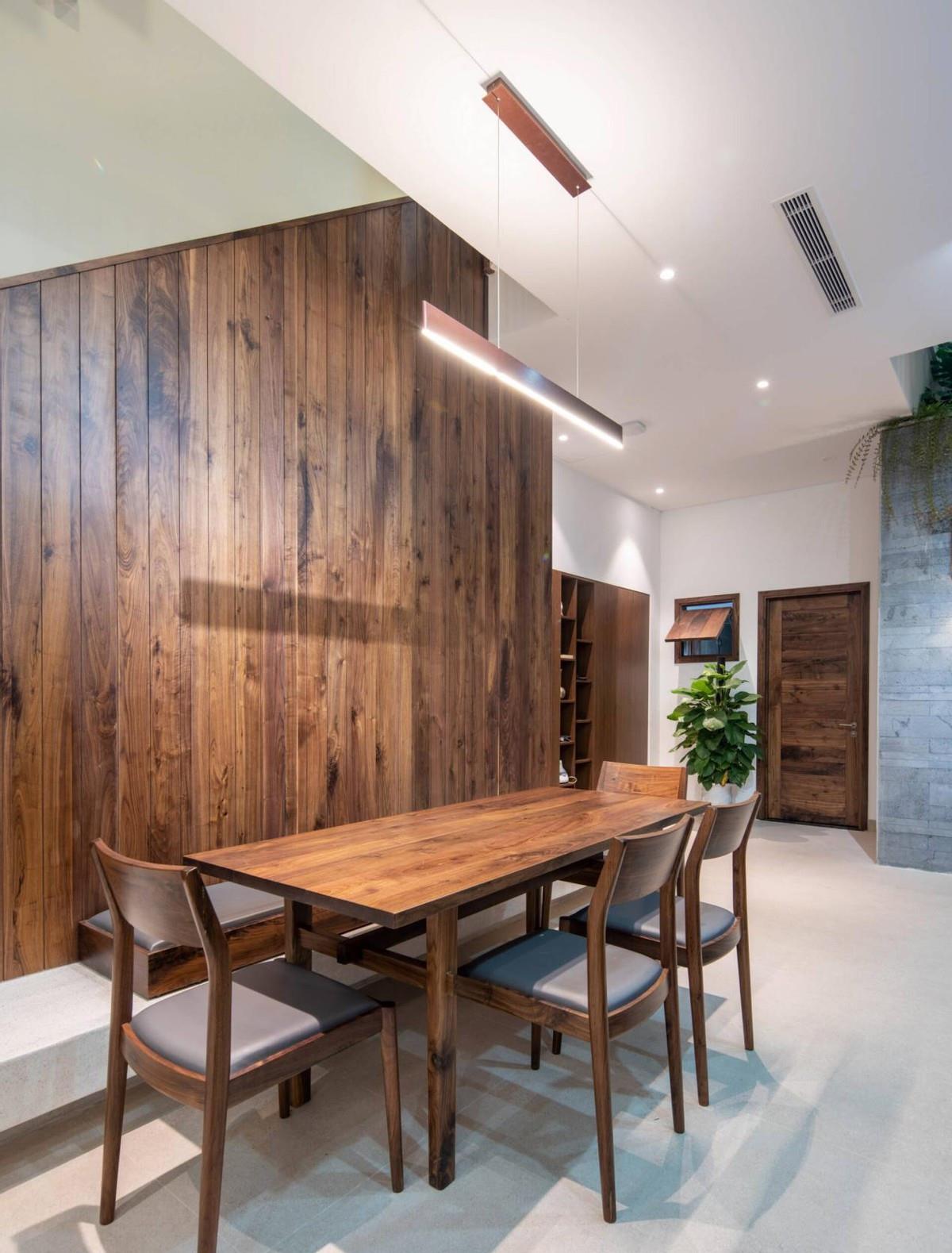 翻新老房交给父母，完工意外收获！胡桃木家具搭配白墙，耐看舒适