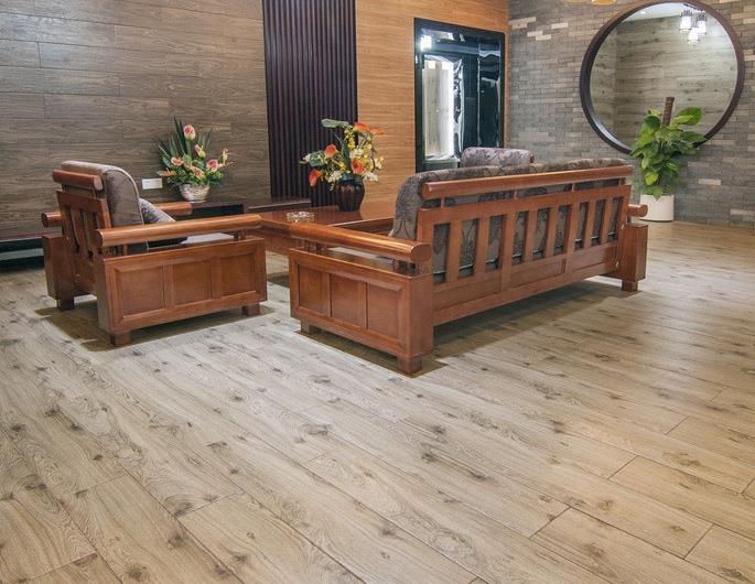 实木地板和木纹砖哪个好？为什么？怎么选择？