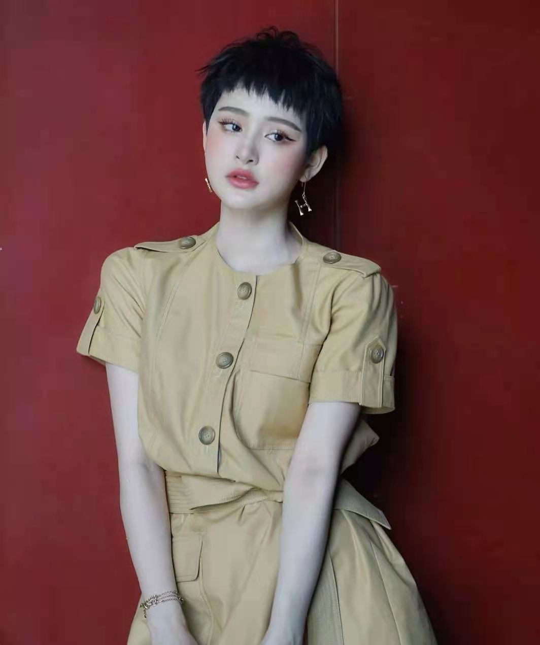 发型|不用打理都好看的4种发型，简约时尚又减龄，衬托五官又显脸小