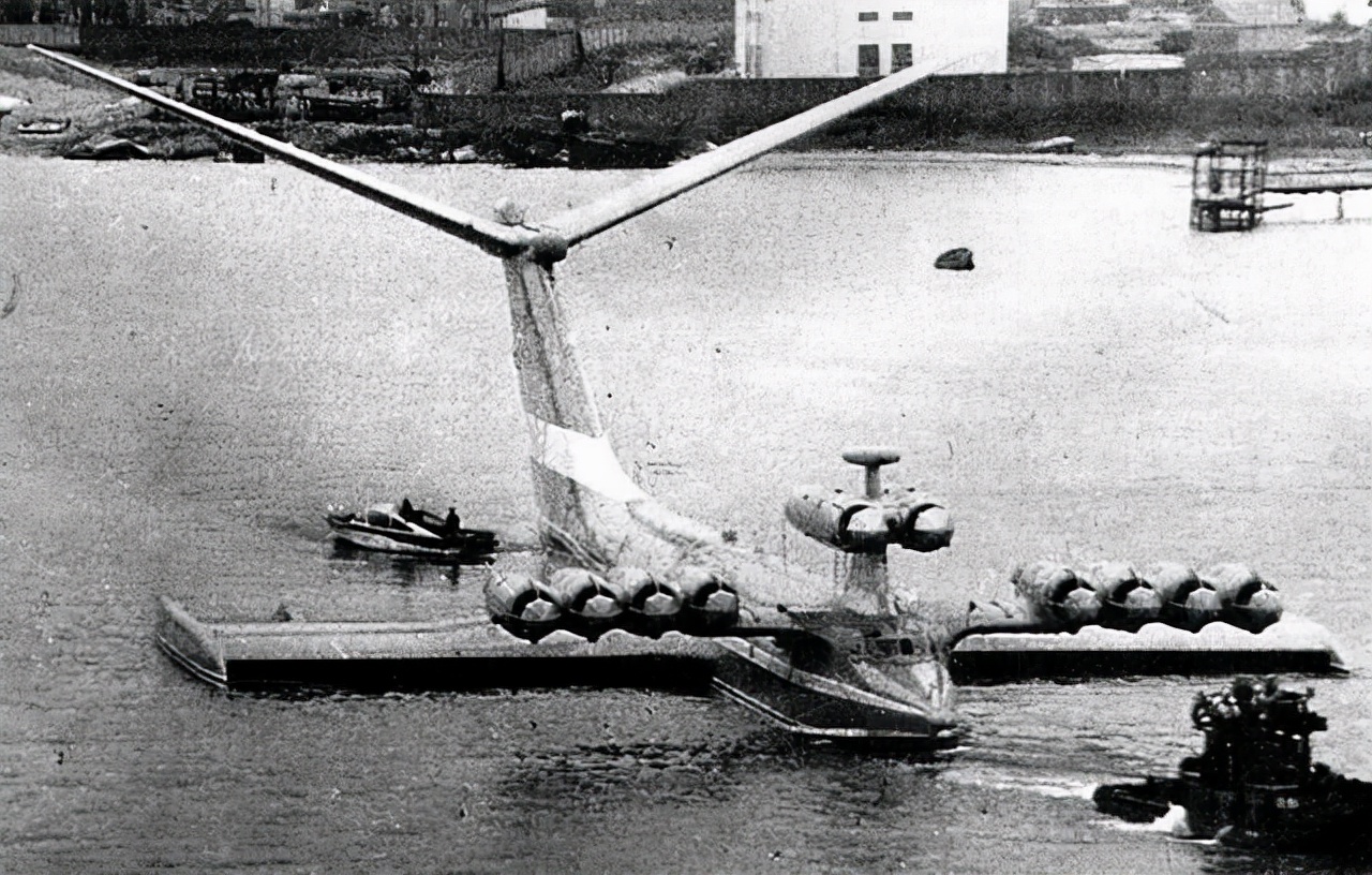 夸父逐星空|里海怪物:身长100米的科幻飞机紧贴海面10米以800公里时速狂奔!