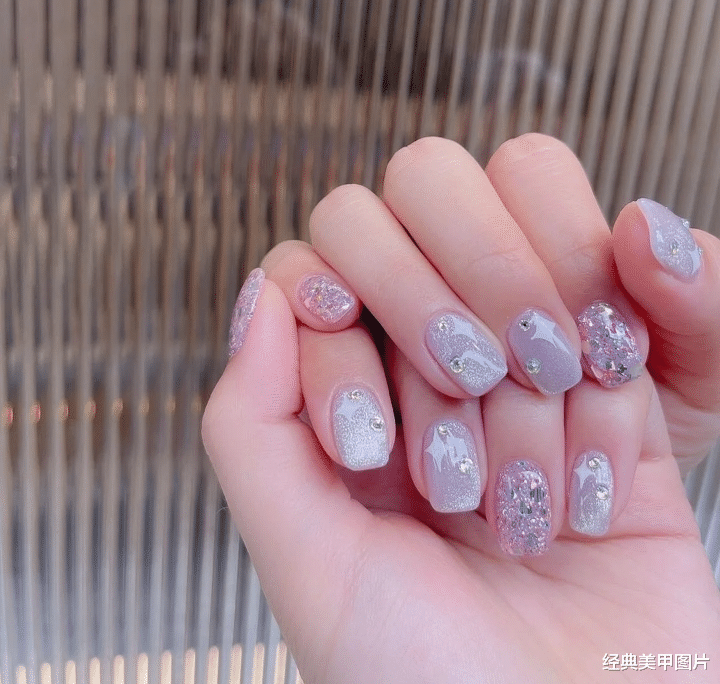 美甲|2021春日显白美甲图鉴，该给你的指甲换新衣服啦！