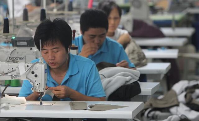 豫北老农民 新老两代农民工的区别：前者努力扎根城市，后者努力在农村盖房