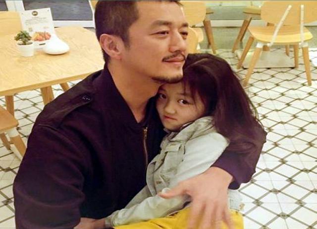 李嫣|王菲和李亚鹏的女儿李嫣：坚强中成长，嘴上的伤痕是我的荣耀