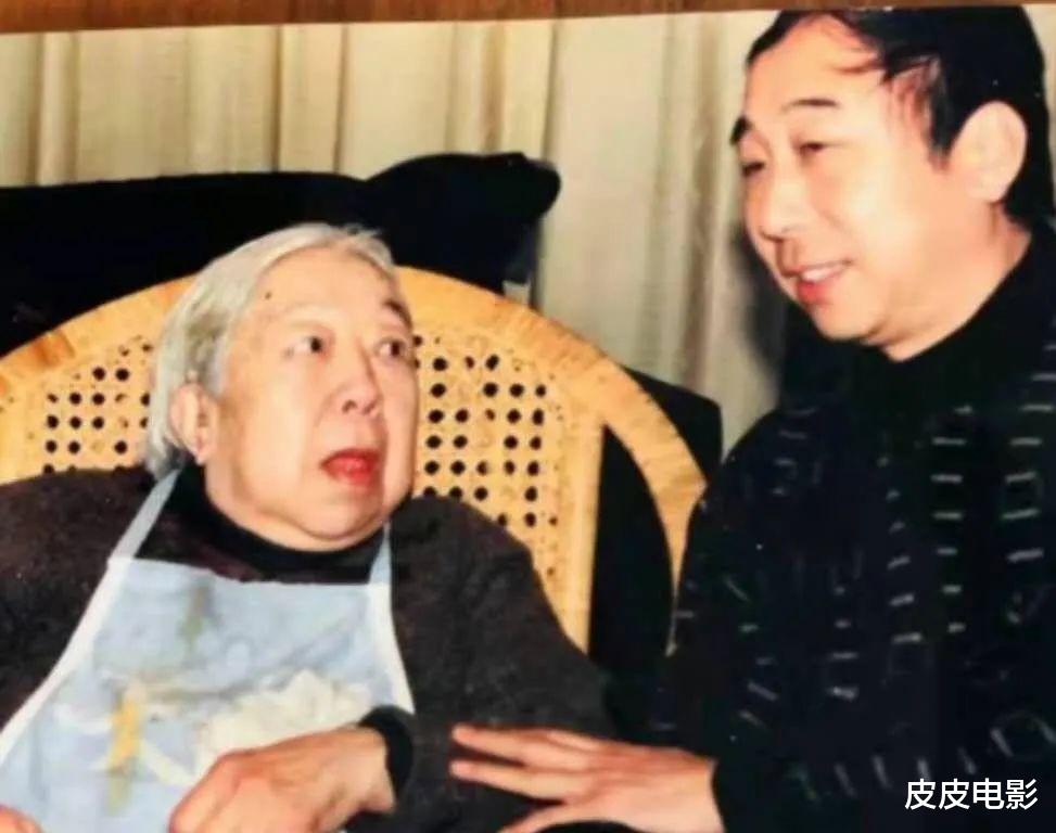 冯巩|没沉浸在过去夕阳下的老艺人冯巩，在央视外另一个圈子正红得发紫