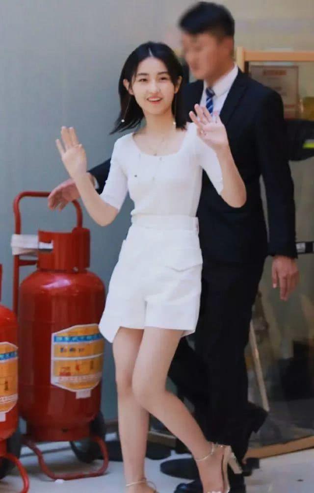 张子枫|有种“蜕变”叫做张子枫,如今再瘦20斤,现在的她像换了个人