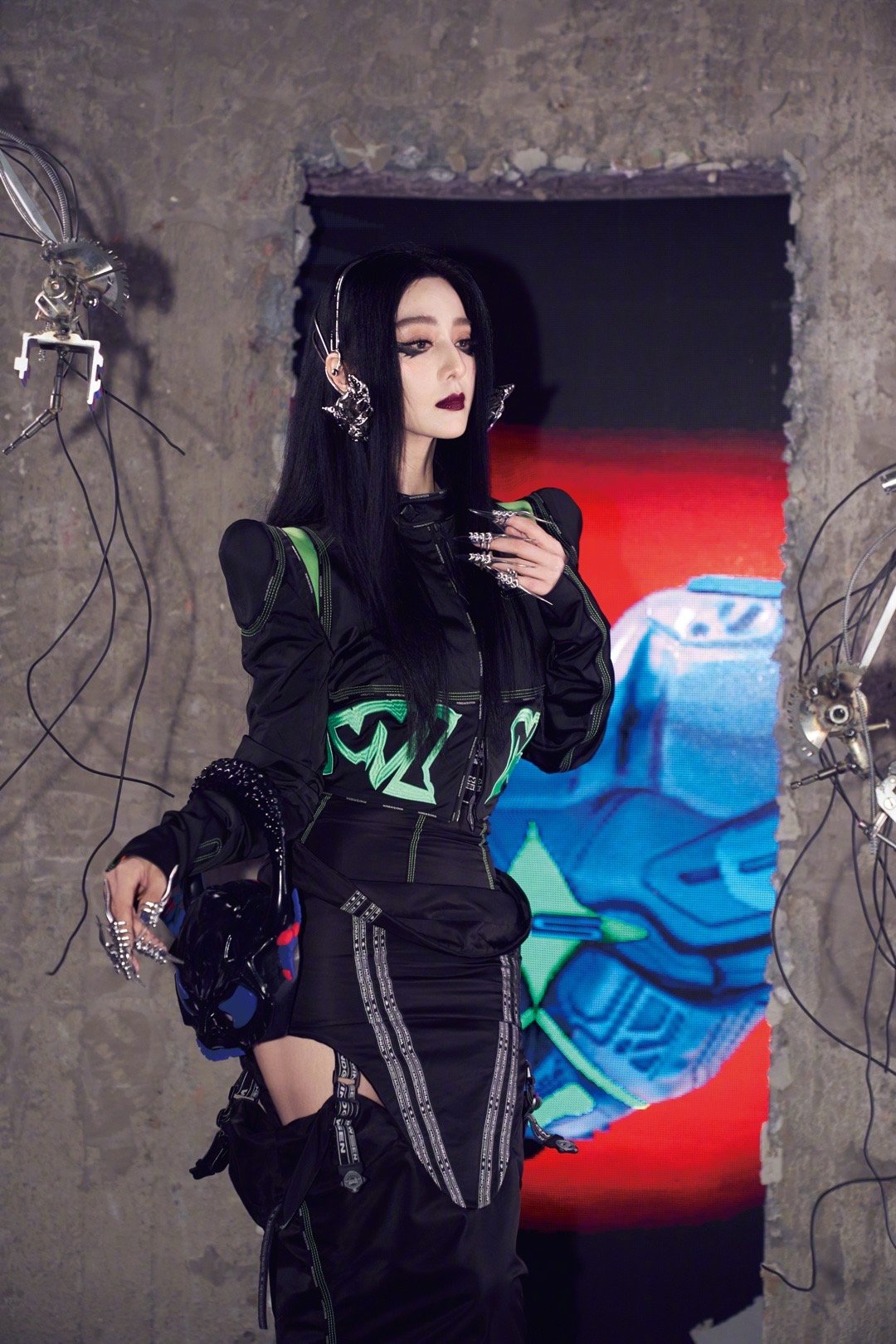 万圣节|女星过万圣节：林允扮红唇恶魔，欧阳娜娜又奶又酷，何超莲陪侄女