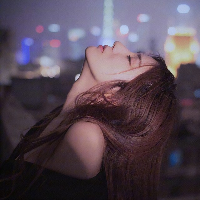 花落花潮 两性相处：当女人有这些“生理反应”时，说明她动情了
