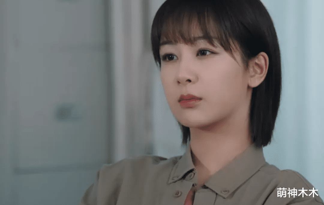 杨紫|杨紫最新生图发福，苹果肌凸起肿胀感明显，粉丝吐槽妆发失败