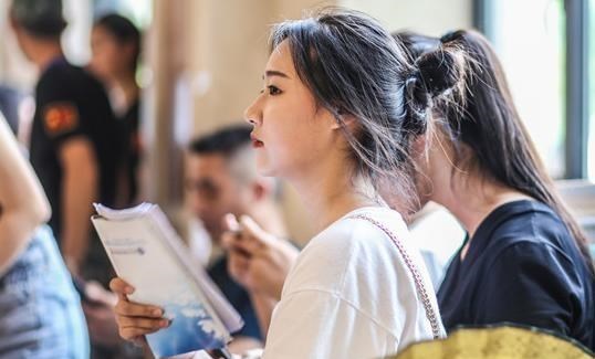 百哥曰|招聘企业拒收三本,不承认专升本,专科生未来该去向何方?