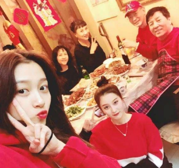 六小龄童|星二代也愁嫁?六小龄童29岁女儿真容曝光,长相漂亮却没对象