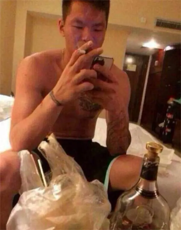 维斯塔潘|会玩！徐杰酒精中毒！半夜在医院不省人事......