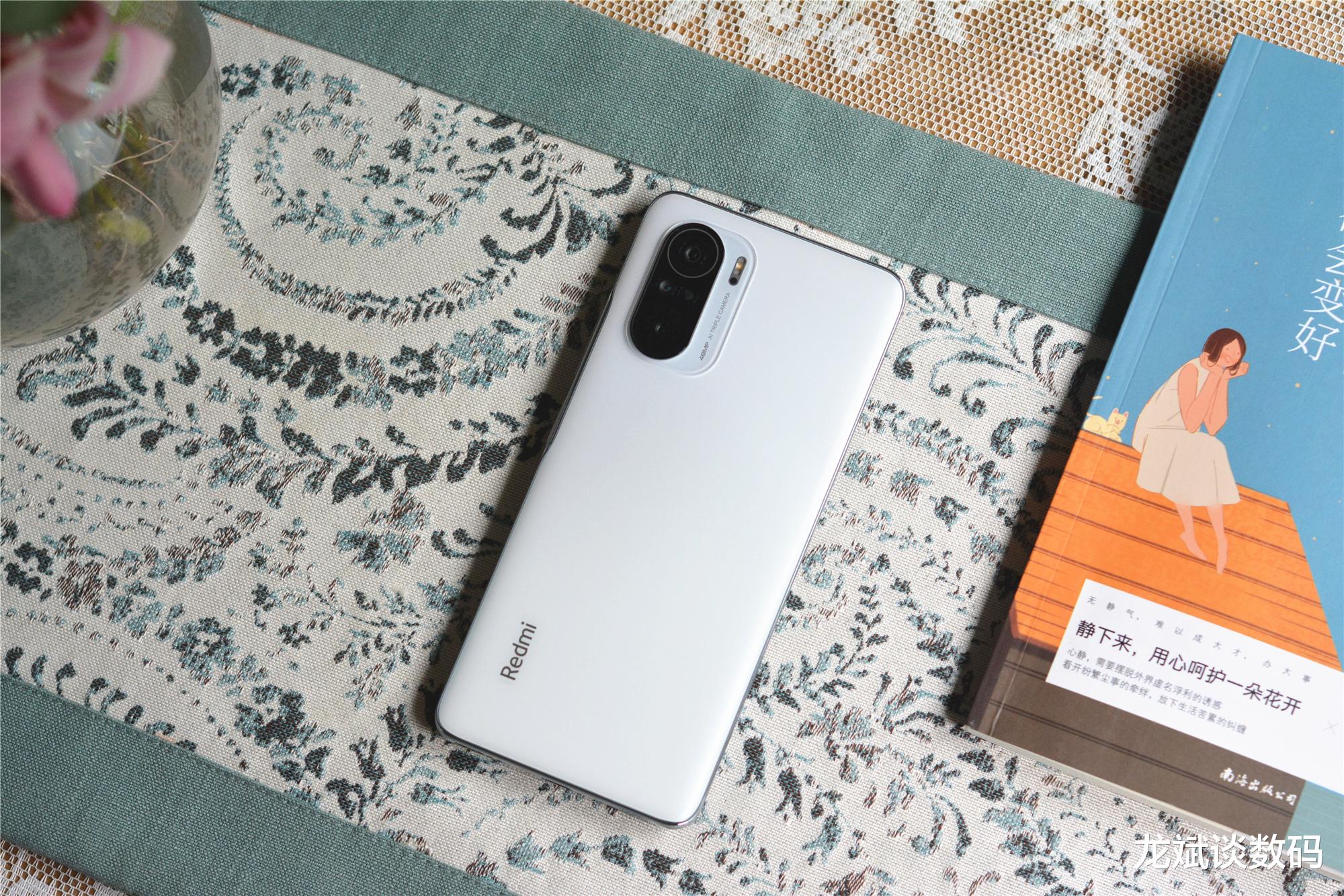 苹果|为新机让路？三星E4+4520mAh，低至1699元，红米旗舰加速退场